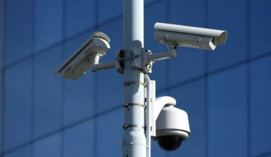 Tiang CCTV dengan Desain Minimalis untuk Lingkungan Modern